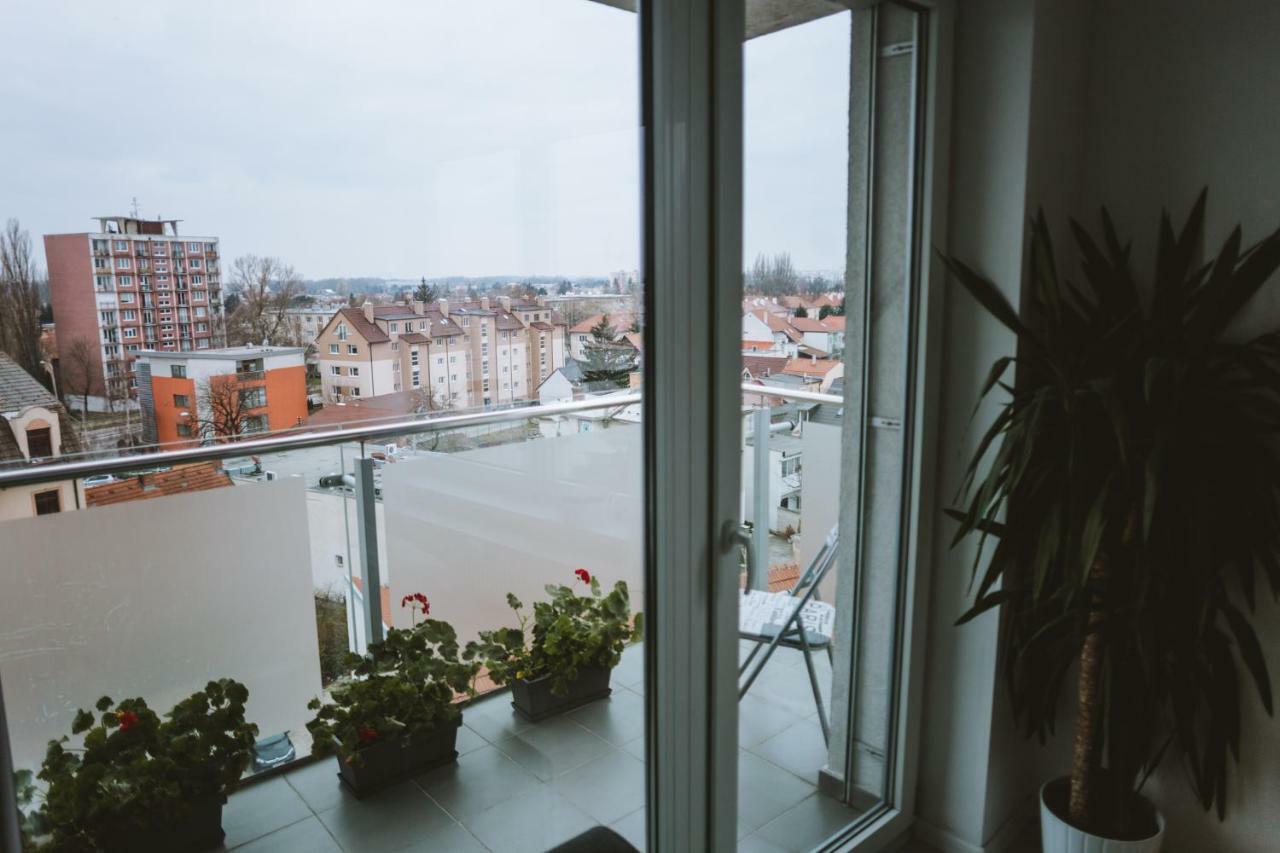 Design Apartment, The City Centre Close To The Health Spa Piest'any Exterior foto